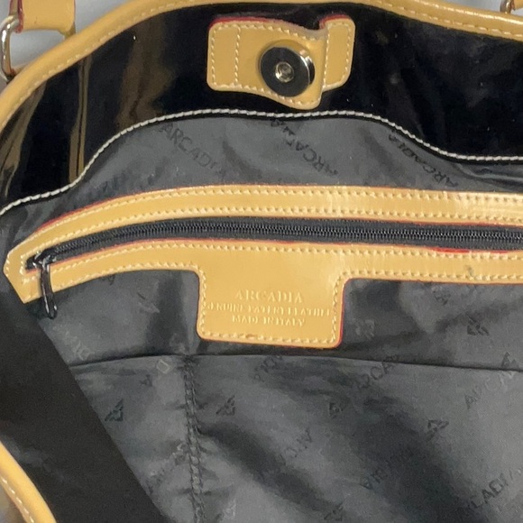 Arcadia Black & Tan Patent Leather Large Tote Textured Design and Leather Straps - Picture 9 of 15